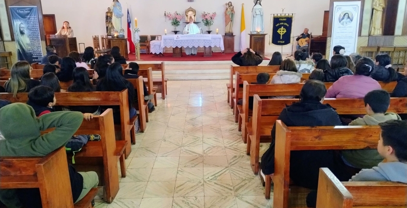 Realizamos una eucaristía especial para dar inicio las catequesis en el colegio